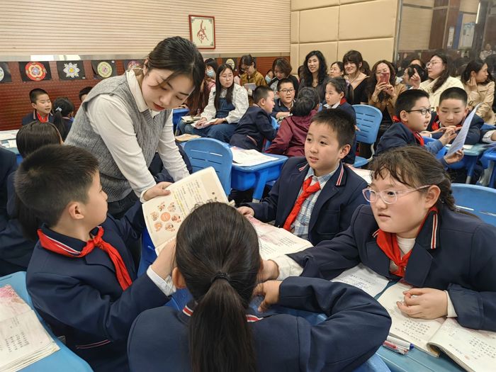 提升雙語(yǔ)課堂互動(dòng)討論效果的策略