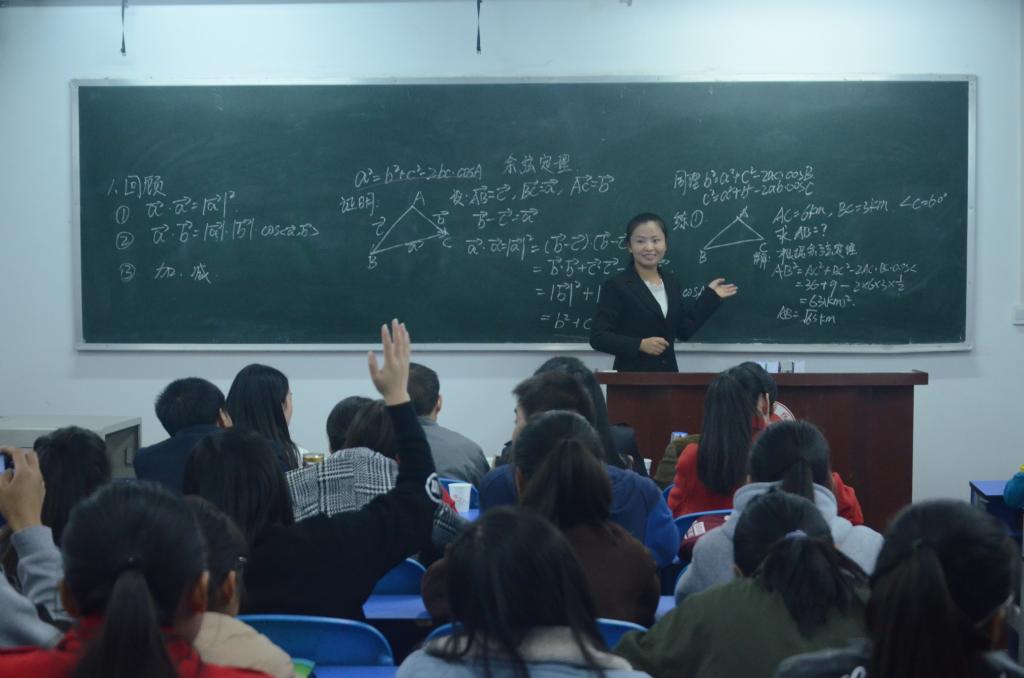 雙語教師如何運(yùn)用技術(shù)提升教學(xué)效果