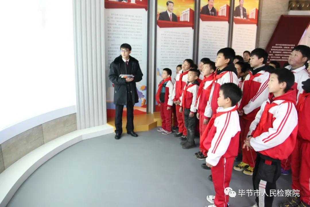 如何通過(guò)教師之間的互動(dòng)支持學(xué)生的語(yǔ)言學(xué)習(xí)