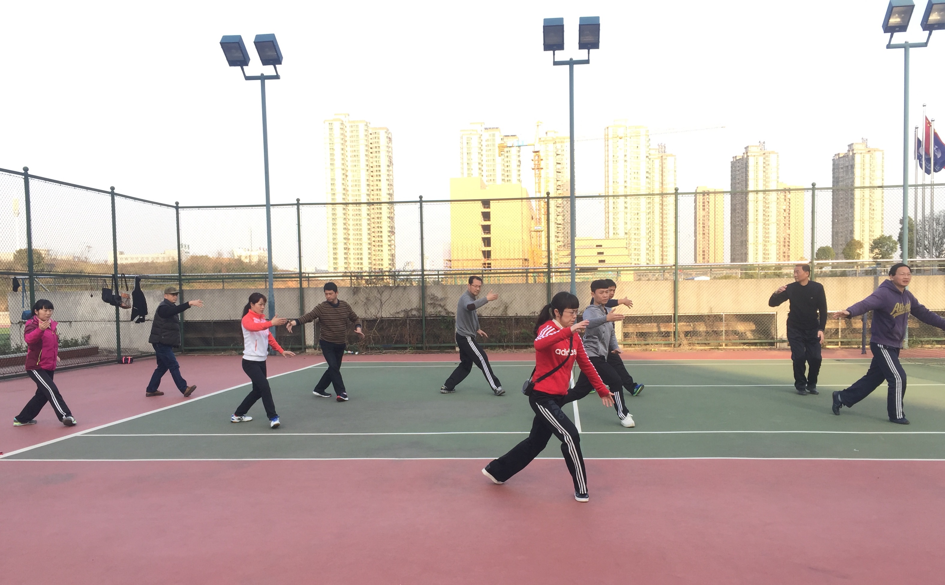 校園體育活動(dòng)與教師指導(dǎo)能力提升，相互促進(jìn)，共鑄健康未來(lái)