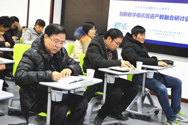 教學(xué)創(chuàng)新靈感的激發(fā)，深度研討對(duì)話