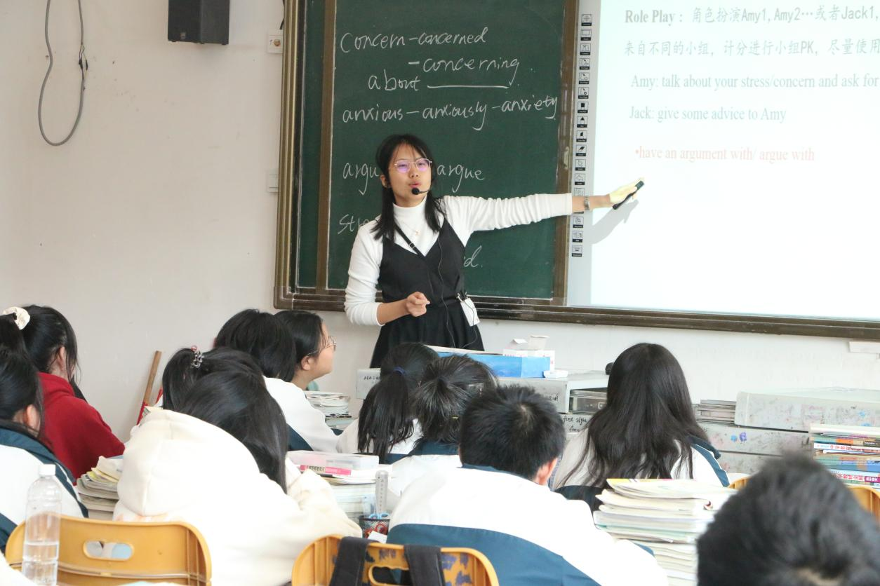 雙語教師如何通過教學(xué)活動激發(fā)學(xué)生的領(lǐng)導(dǎo)潛能