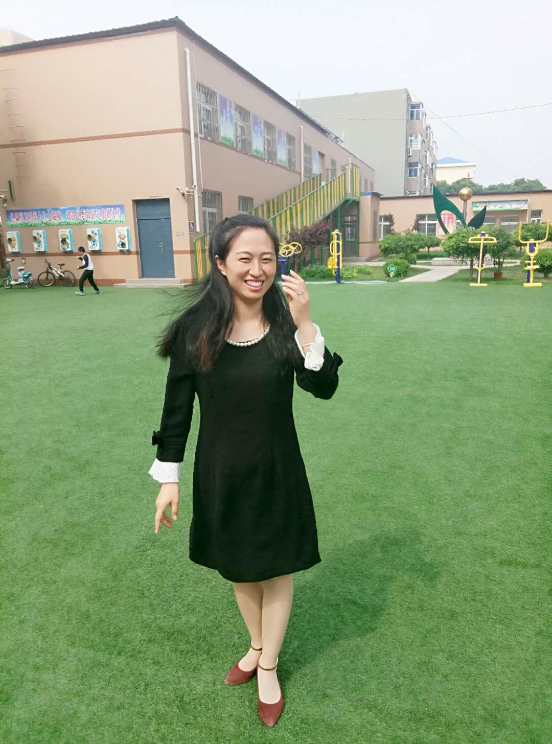 教師團(tuán)隊(duì)在領(lǐng)導(dǎo)引領(lǐng)下迎難而上，克服工作挑戰(zhàn)
