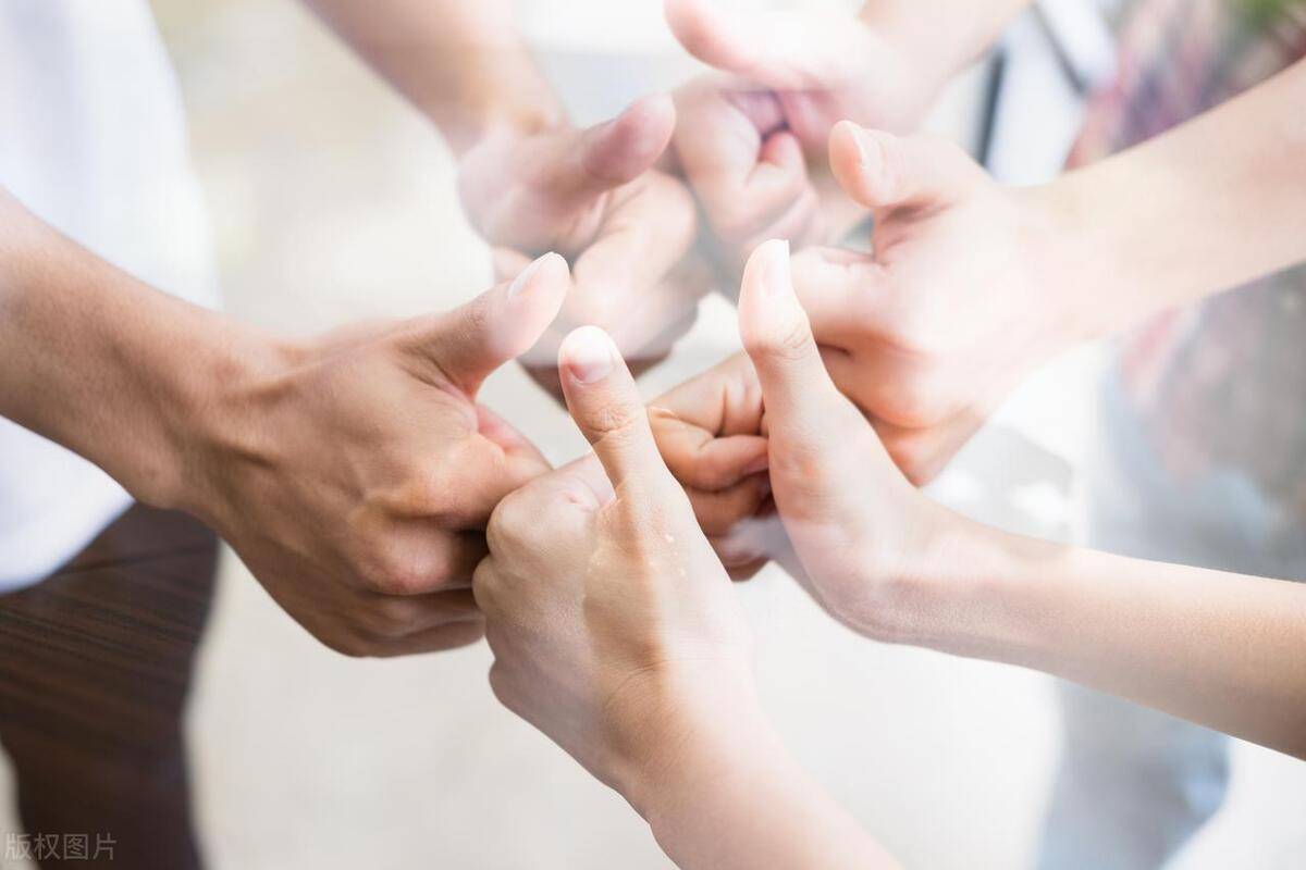 教師如何運用認同與獎勵激勵團隊成員持續(xù)成長進步的策略