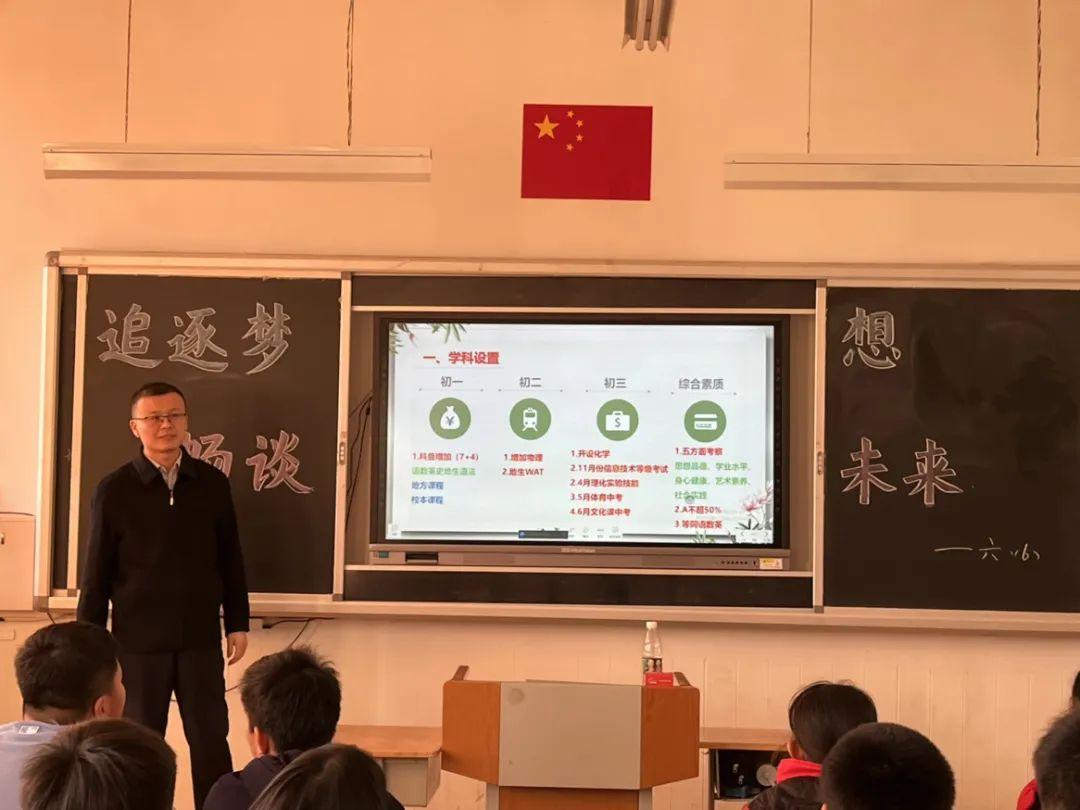 雙語教師在學(xué)校改革中的領(lǐng)導(dǎo)角色塑造與實踐策略