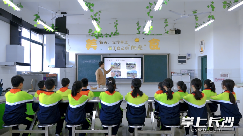 孟津雙語學(xué)校生活老師，引領(lǐng)學(xué)子走向美好生活的引路人