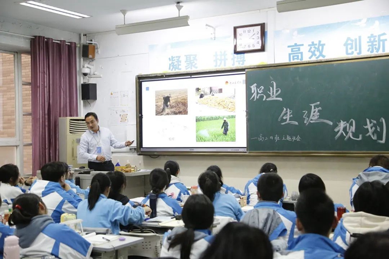 孟津雙語學(xué)校生活老師，引領(lǐng)學(xué)子走向美好生活的引路人