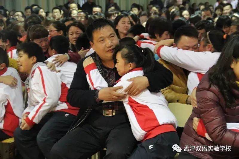 孟津?qū)嶒?yàn)雙語學(xué)?；@球，激情與榮耀的賽場風(fēng)采