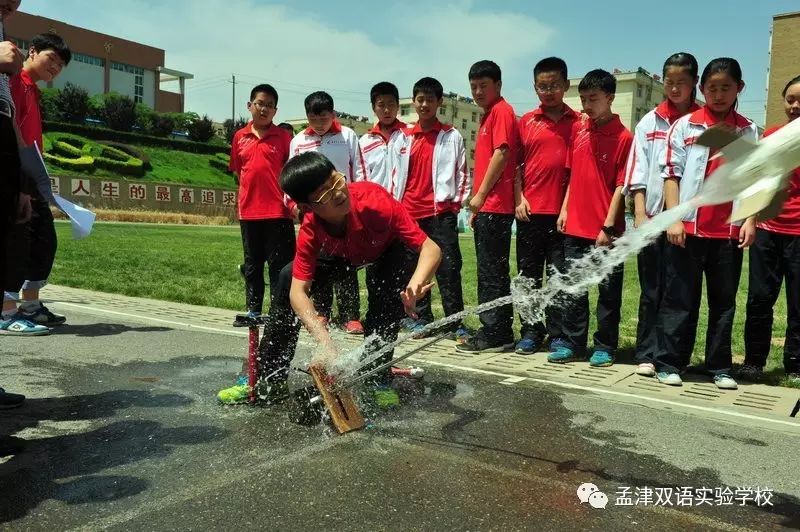 孟津區(qū)雙語學(xué)校校服圖案賞析與探索