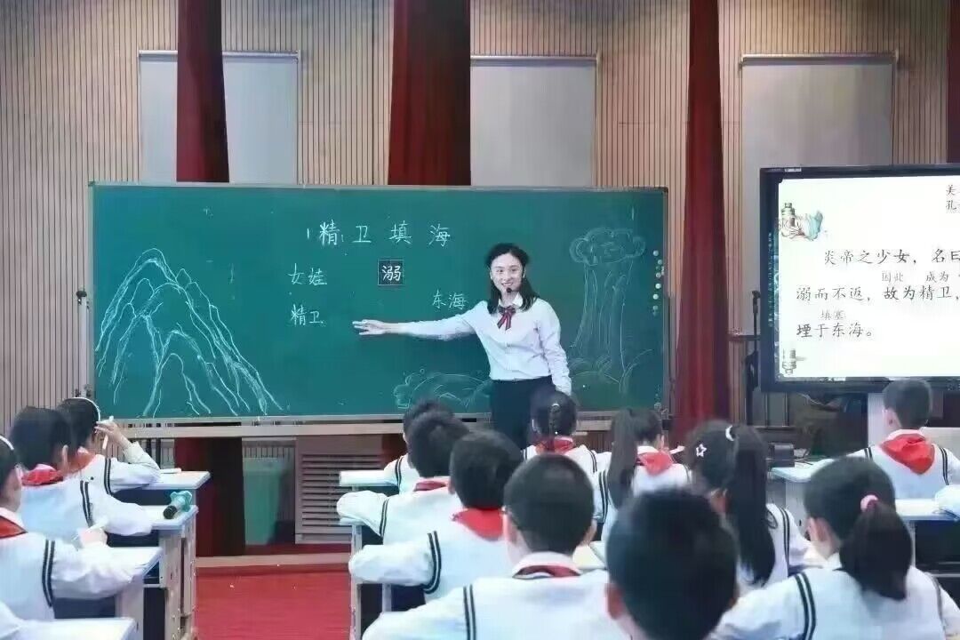 孟津雙語(yǔ)學(xué)校杰出教育者——郭老師簡(jiǎn)介