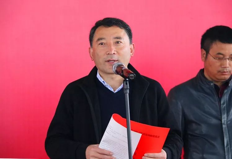 孟津雙語學(xué)校中的王利偉，教育之光