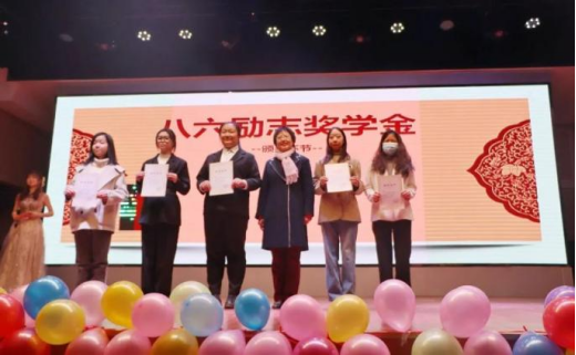 孟津雙語學(xué)校元旦晚會，璀璨之夜，共迎新年