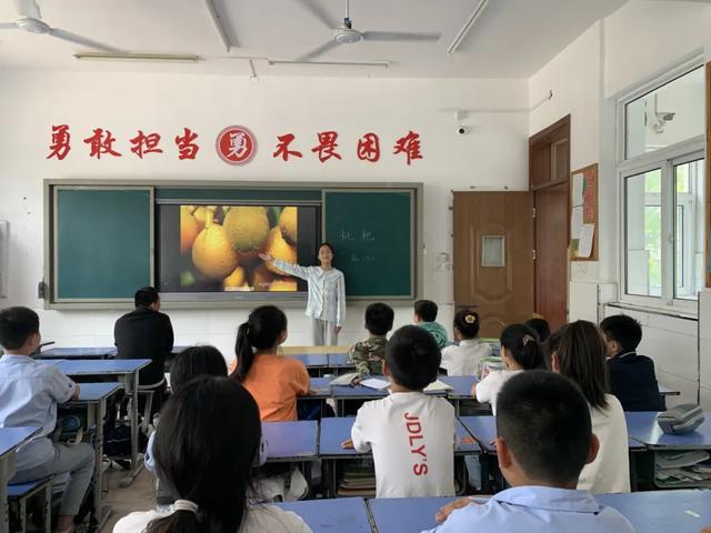 孟津雙語學(xué)校杰出學(xué)子謝聰聰?shù)某砷L歷程簡介