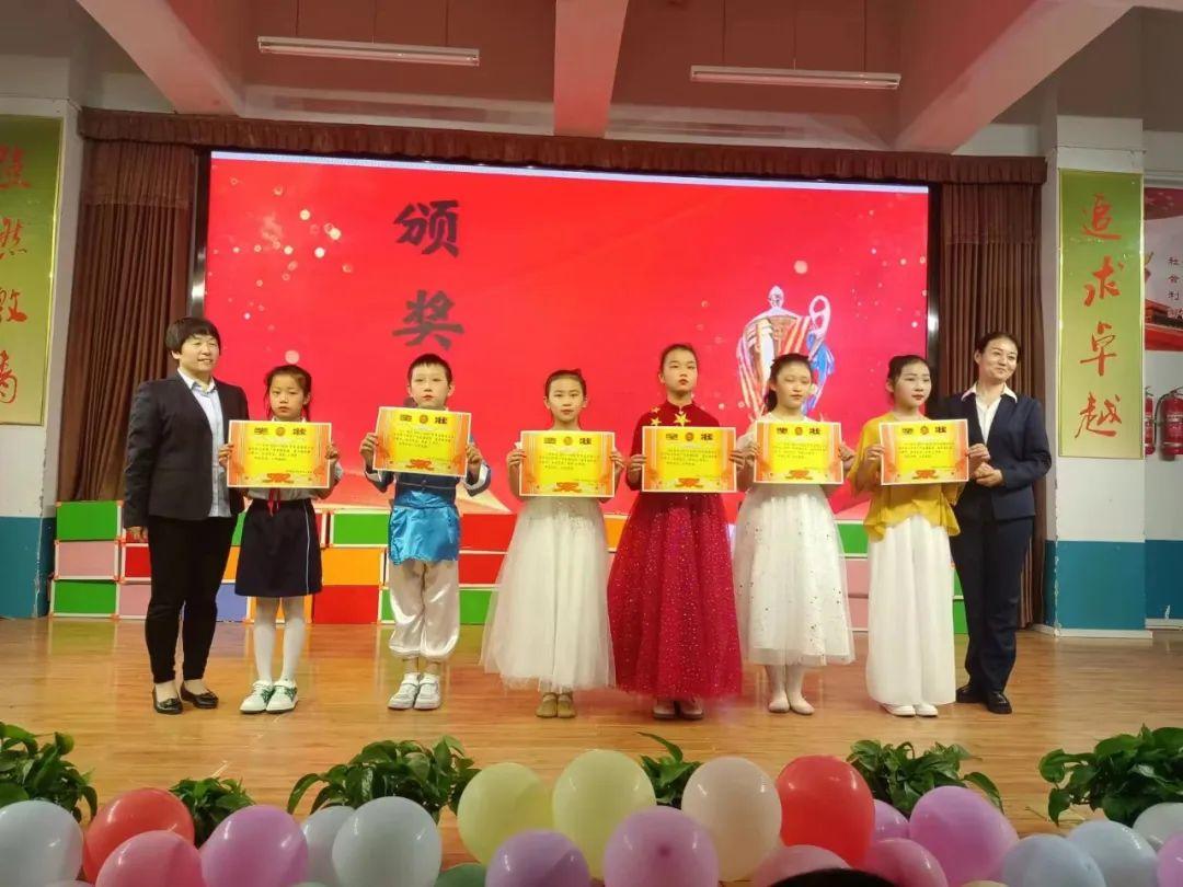孟津雙語(yǔ)學(xué)校職業(yè)技術(shù)學(xué)院舉辦憲法晨讀活動(dòng)，傳承法治精神，弘揚(yáng)憲法文化