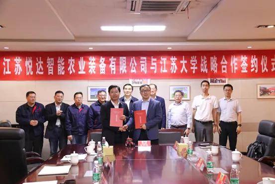 孟津雙語學校職業(yè)技術學院華為ICT學院與嘉環(huán)人工智能學院簽約揭牌儀式暨人工智能論壇盛況紀實