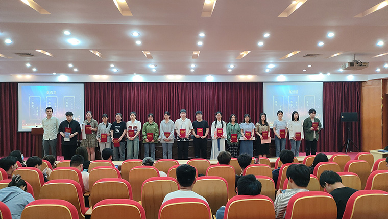 石橫特鋼智能制造產(chǎn)業(yè)學(xué)院企業(yè)獎(jiǎng)學(xué)金頒發(fā)儀式圓滿落幕——學(xué)子榮耀時(shí)刻見證