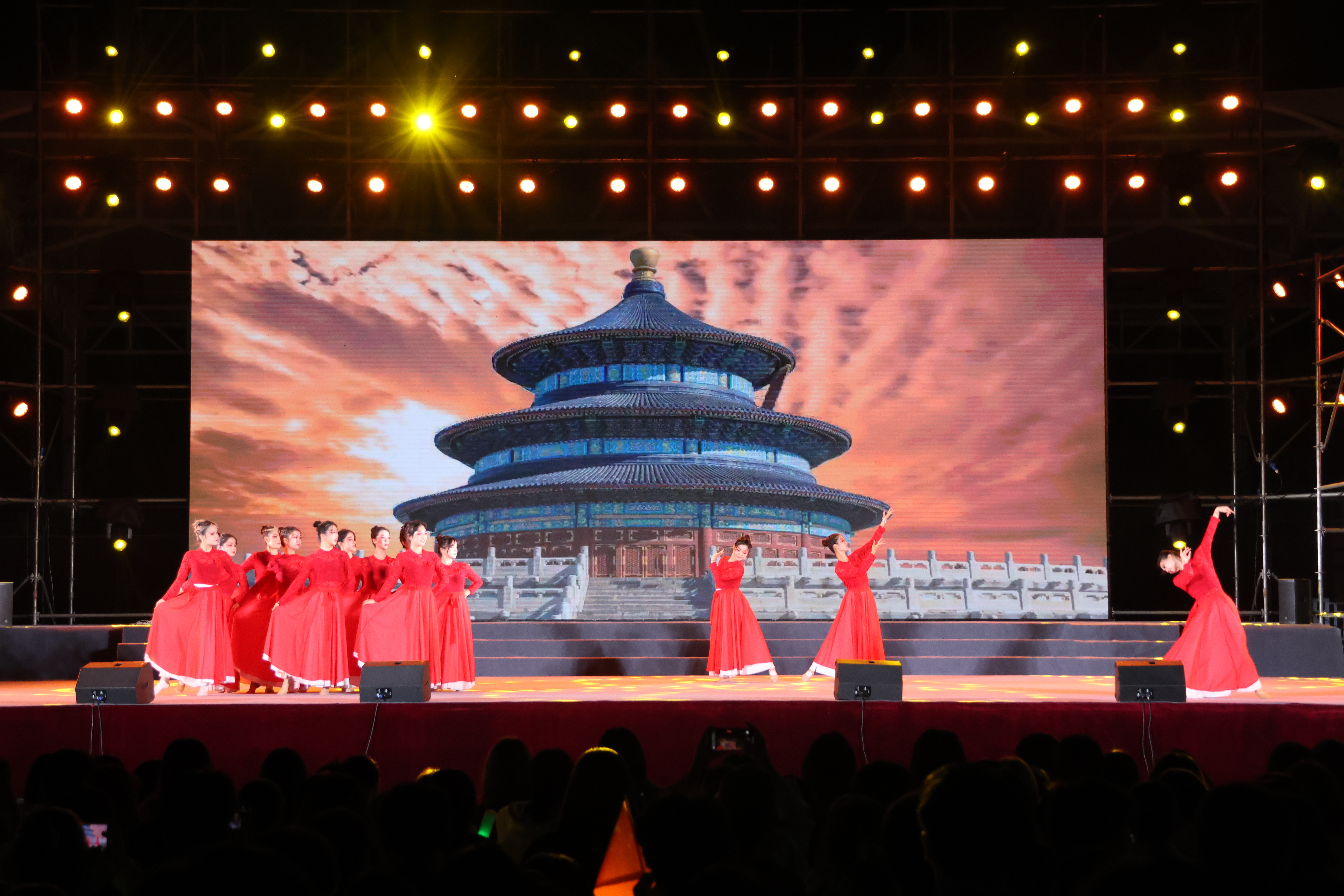 青春筑夢，共筑學院輝煌——慶祝新中國成立75周年暨2024級迎新晚會