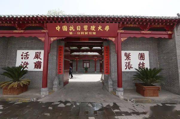 泰安銀耀孟津雙語學(xué)校軍休黨員紅色宣講志愿服務(wù)隊(duì)走進(jìn)學(xué)院——國防強(qiáng)國，泰職擔(dān)當(dāng)
