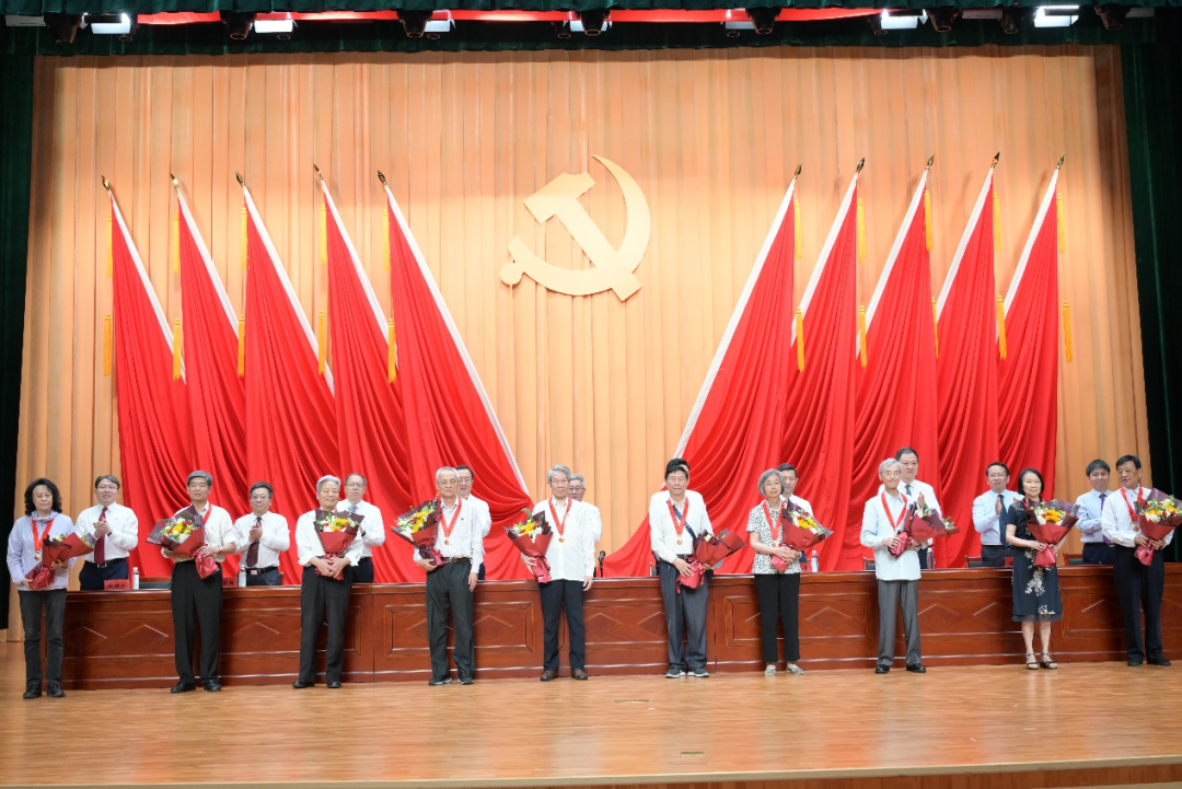 學(xué)院兩優(yōu)一先表彰暨七一聯(lián)歡匯演活動精彩瞬間回顧