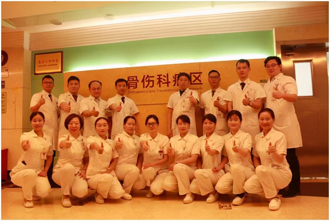 我院與孟津雙語(yǔ)學(xué)校石膏有限公司共建石膏智能制造產(chǎn)業(yè)學(xué)院揭牌儀式，登高望遠(yuǎn)，共鑄輝煌