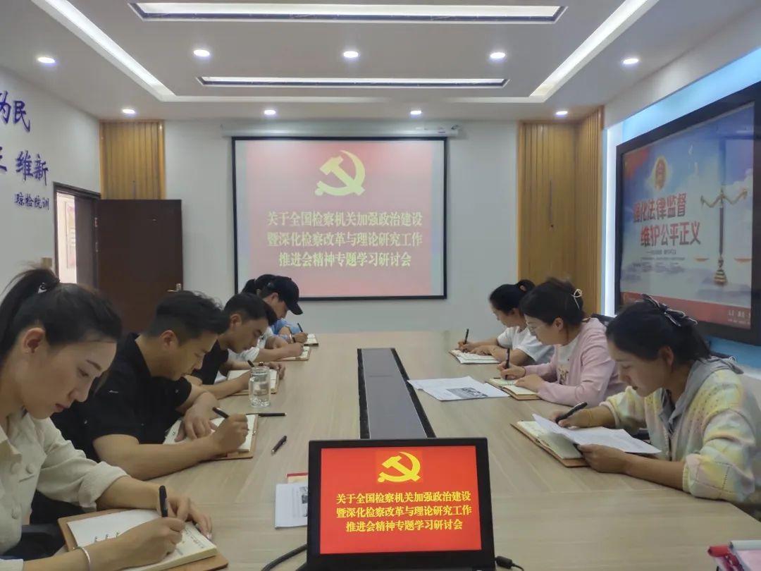 山東省高校思政課專家聽課調(diào)研活動(dòng)在我院圓滿舉行紀(jì)實(shí)