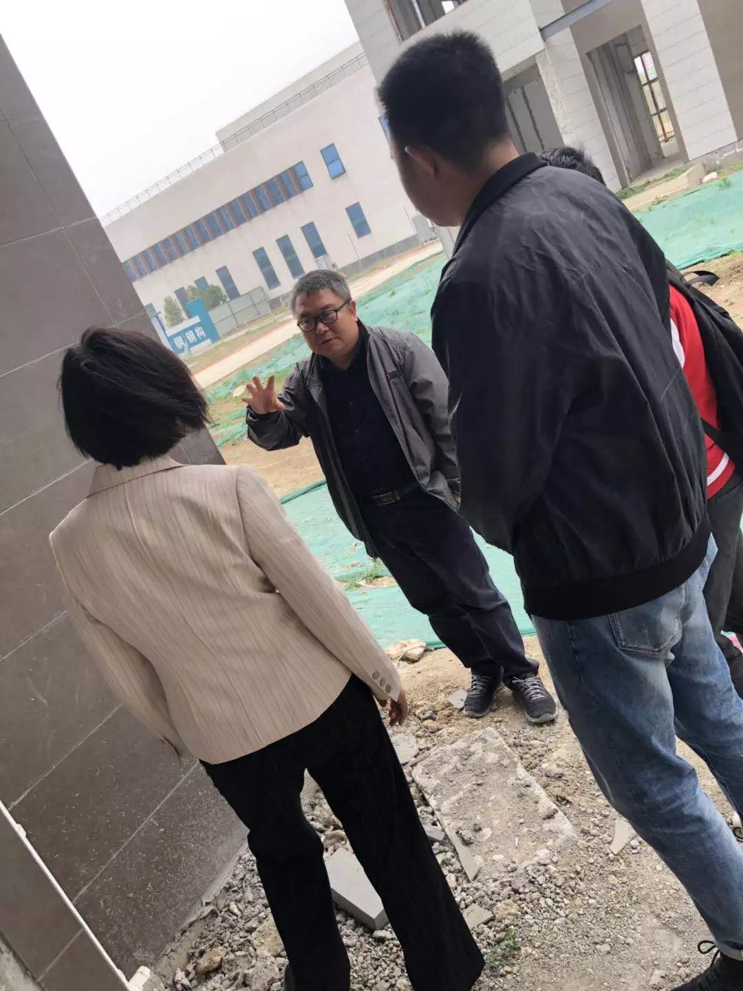 孟津雙語學校石膏有限公司考察調研，深化交流共謀發(fā)展之路