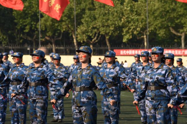熱烈隆重的2023級(jí)新生開學(xué)典禮暨軍訓(xùn)開訓(xùn)儀式在我院舉行