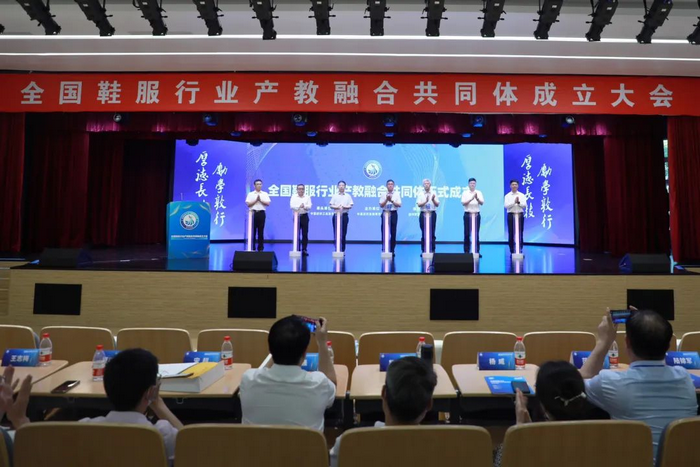 泰安市現(xiàn)代服務(wù)業(yè)產(chǎn)教融合共同體新媒體運(yùn)營(yíng)與現(xiàn)代物流產(chǎn)業(yè)學(xué)院?jiǎn)?dòng)儀式舉行