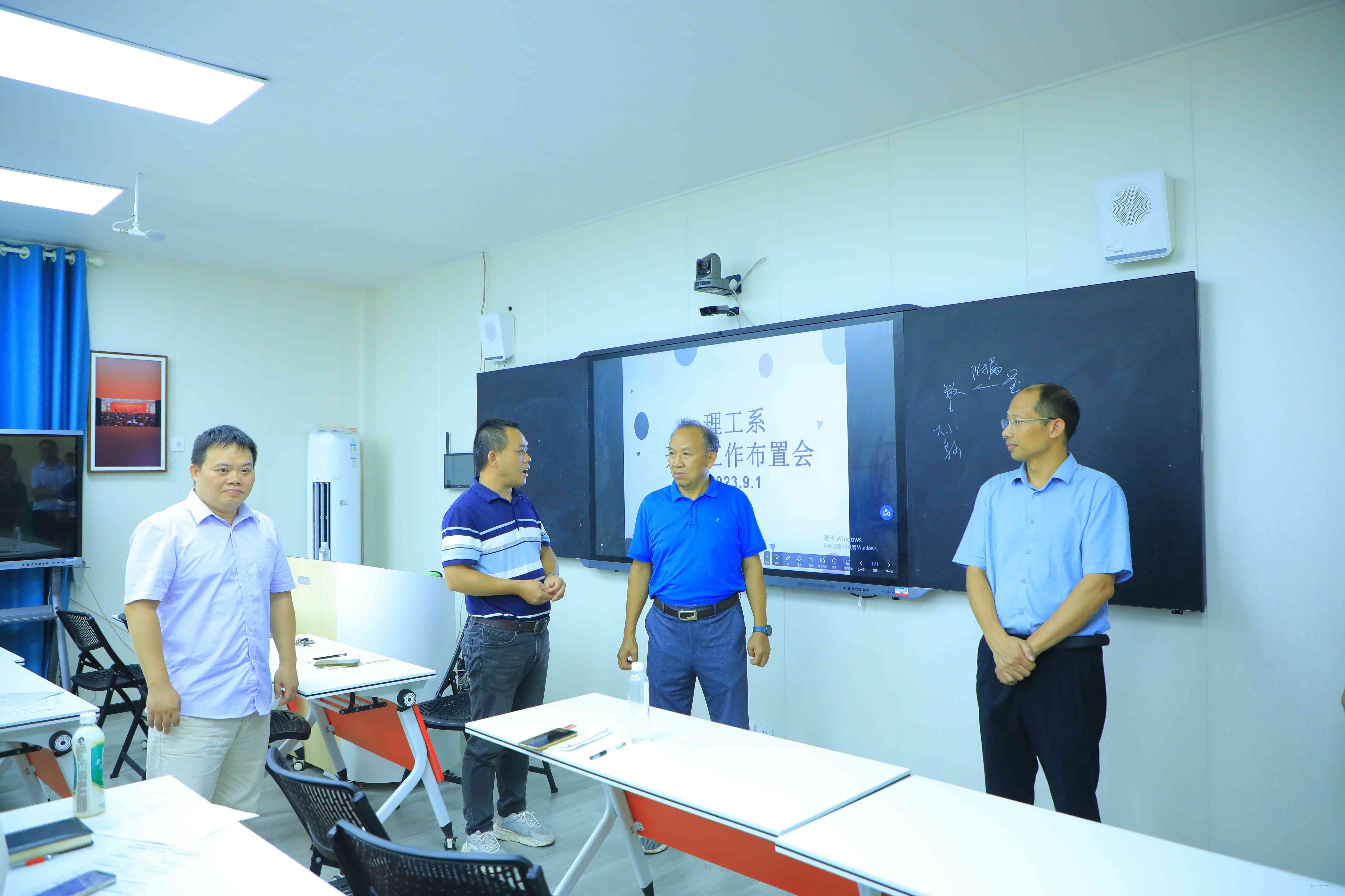 深化平安校園建設(shè)，學(xué)院黨委書記與院長檢查指導(dǎo)警務(wù)室工作