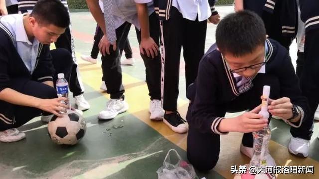孟津雙語學校職業(yè)技術(shù)學院春季應(yīng)征入伍大學生榮耀啟程，啟程新征程