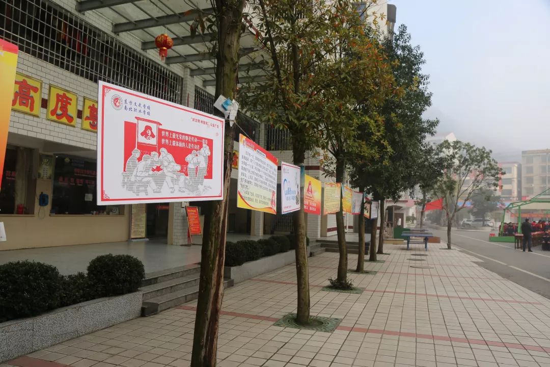 學(xué)院啟動文明禮儀月活動，學(xué)雷鋒樹新風(fēng)啟動儀式圓滿舉行