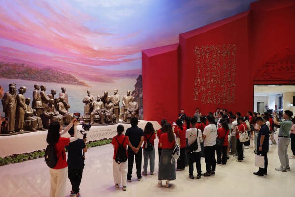 學(xué)院民主黨派教師觀看黨的二十大開幕會，意義深遠(yuǎn)，感悟與展望未來