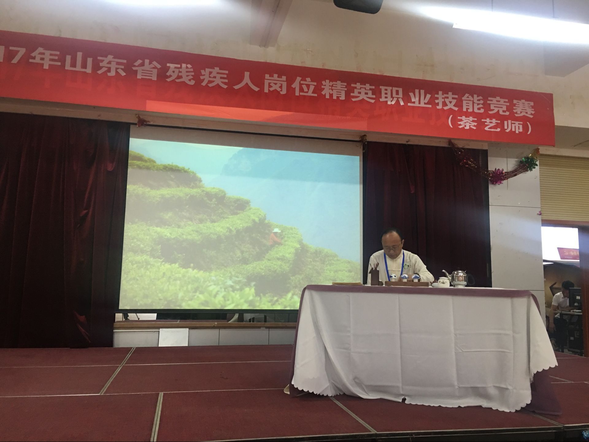 我院教師在山東省殘疾人職業(yè)技能大賽中榮獲優(yōu)秀裁判員稱號，展現(xiàn)卓越才華風(fēng)采