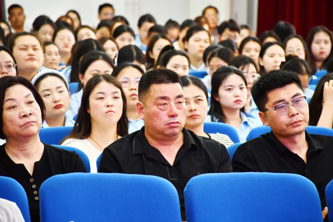孟津雙語學(xué)校職業(yè)技術(shù)學(xué)院作風(fēng)整頓與師德師風(fēng)警示教育大會啟動