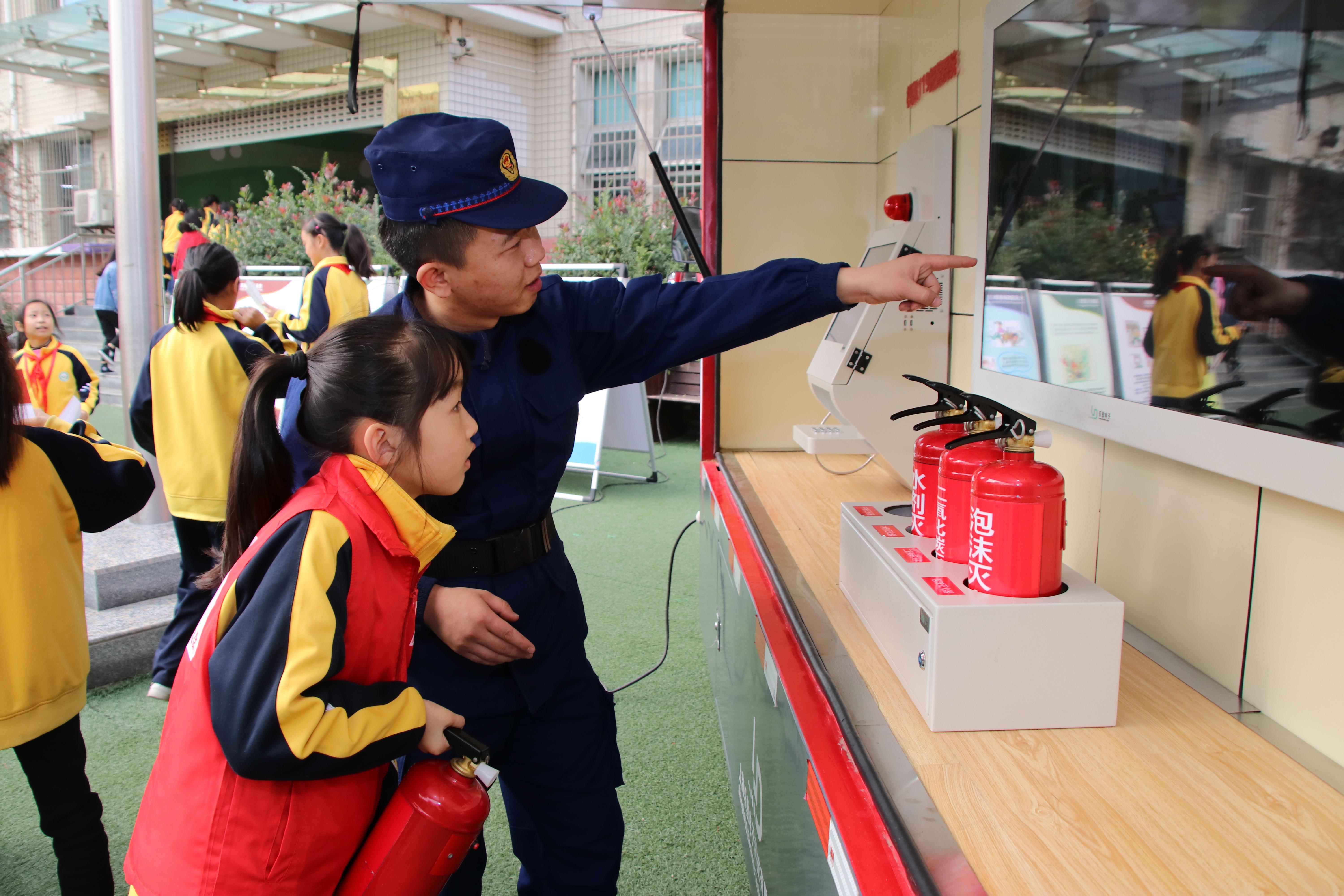 學院開展落實消防責任 防范安全風險消防疏散演練活動紀實