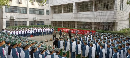 我院開展2021級(jí)學(xué)生消防安全法制教育融入軍訓(xùn)活動(dòng)