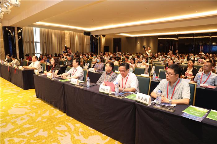 我院熱烈歡送秋季應(yīng)征入伍大學(xué)生踏上軍旅征程