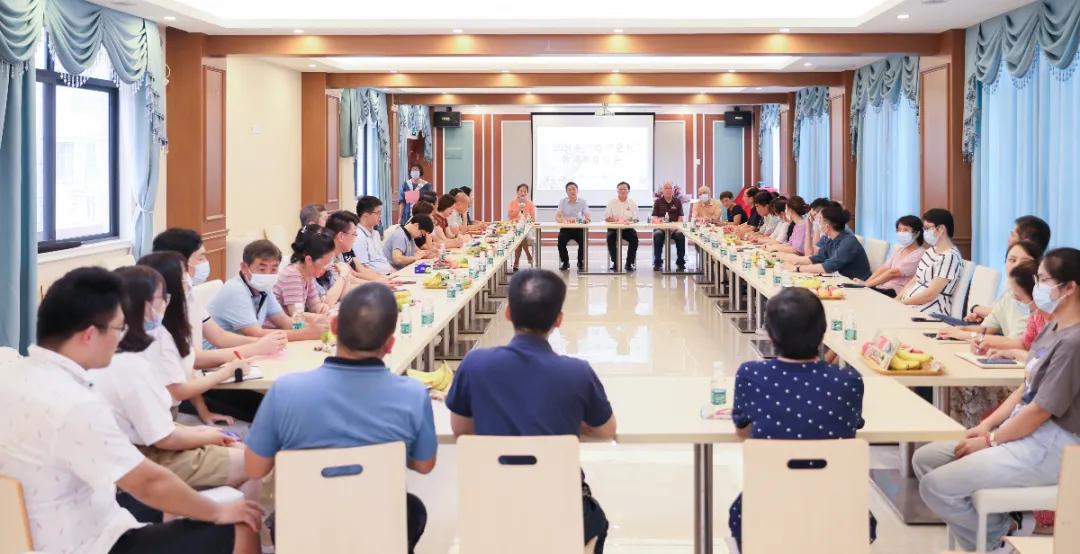 我院歡送2021年秋季應(yīng)征入伍大學(xué)生奔赴軍營(yíng)