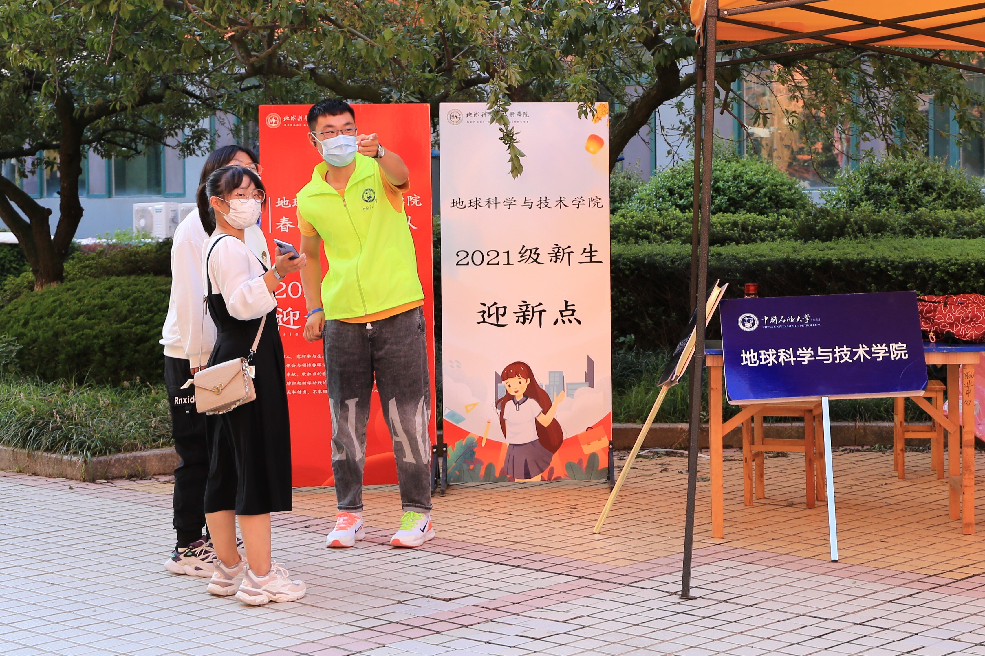 我院熱烈迎接2021級(jí)7561名新同學(xué)的到來