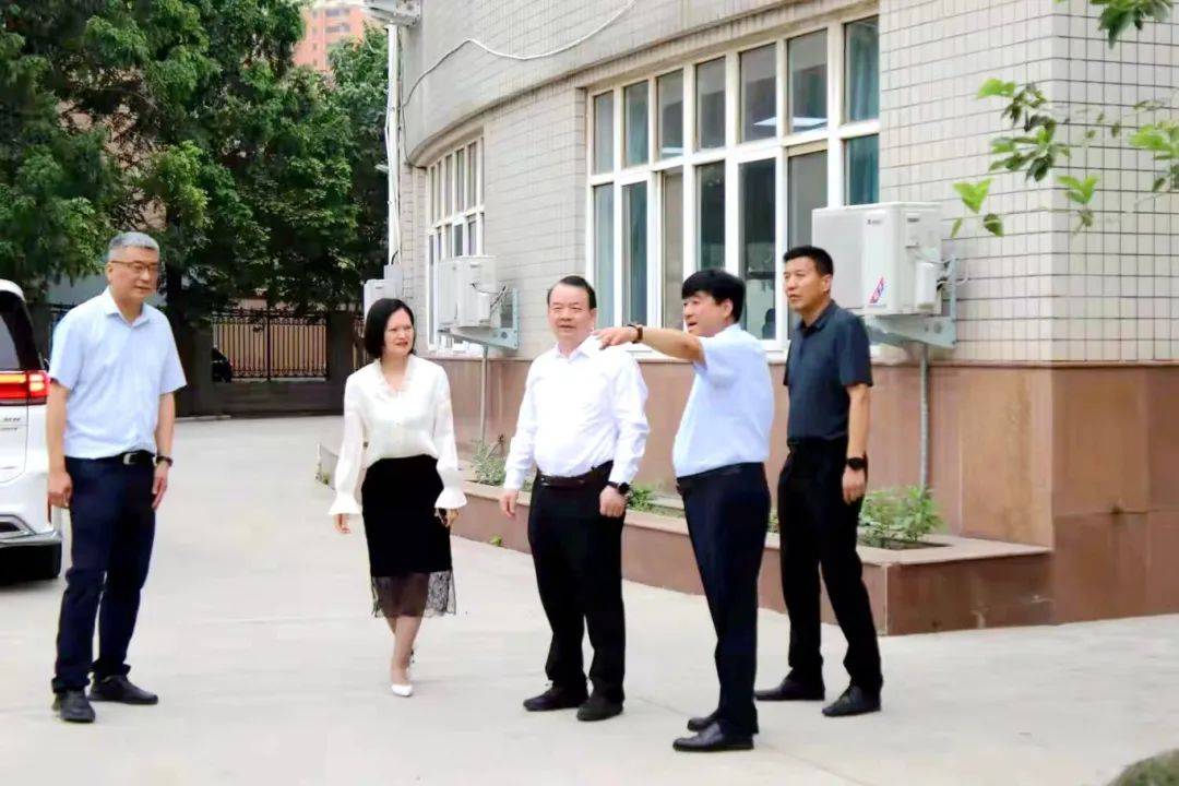 市委常委宣傳部長(zhǎng)劉洪海教師節(jié)走訪慰問(wèn)，提振人心鼓舞士氣