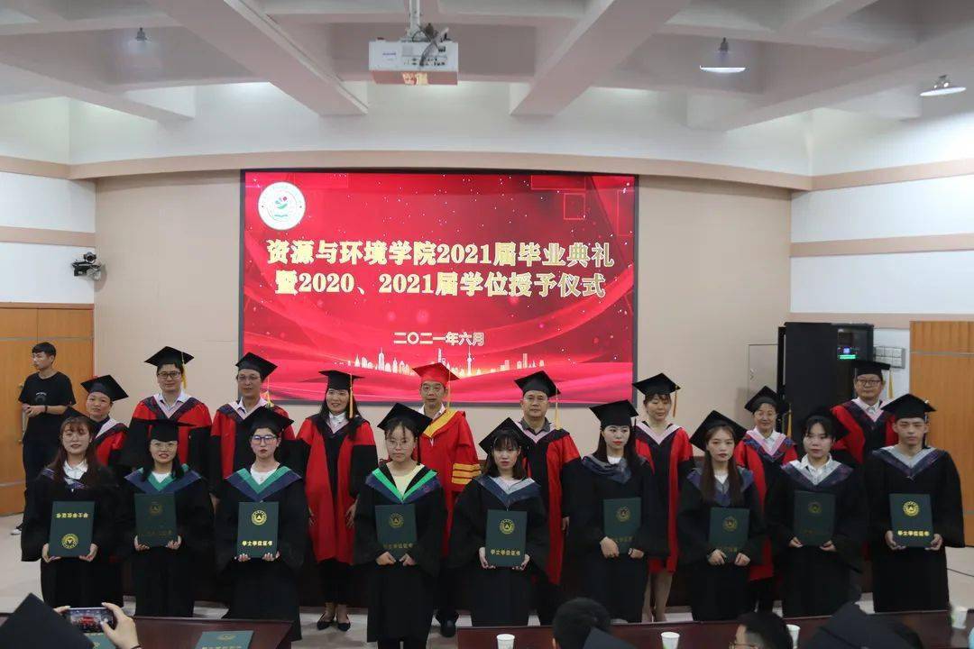 我院舉行盛大的2021屆畢業(yè)生畢業(yè)典禮——鑄就未來，啟航新征程