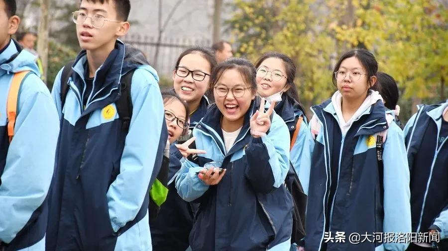 孟津雙語(yǔ)學(xué)校職業(yè)技術(shù)學(xué)院學(xué)子在全國(guó)旅游院校服務(wù)技能大賽中榮獲金獎(jiǎng)