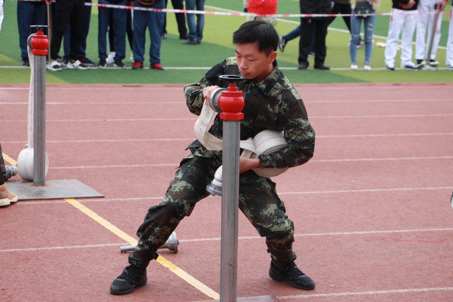 我院舉行春季運動會消防項目比賽，展現(xiàn)應急反應能力與團隊精神