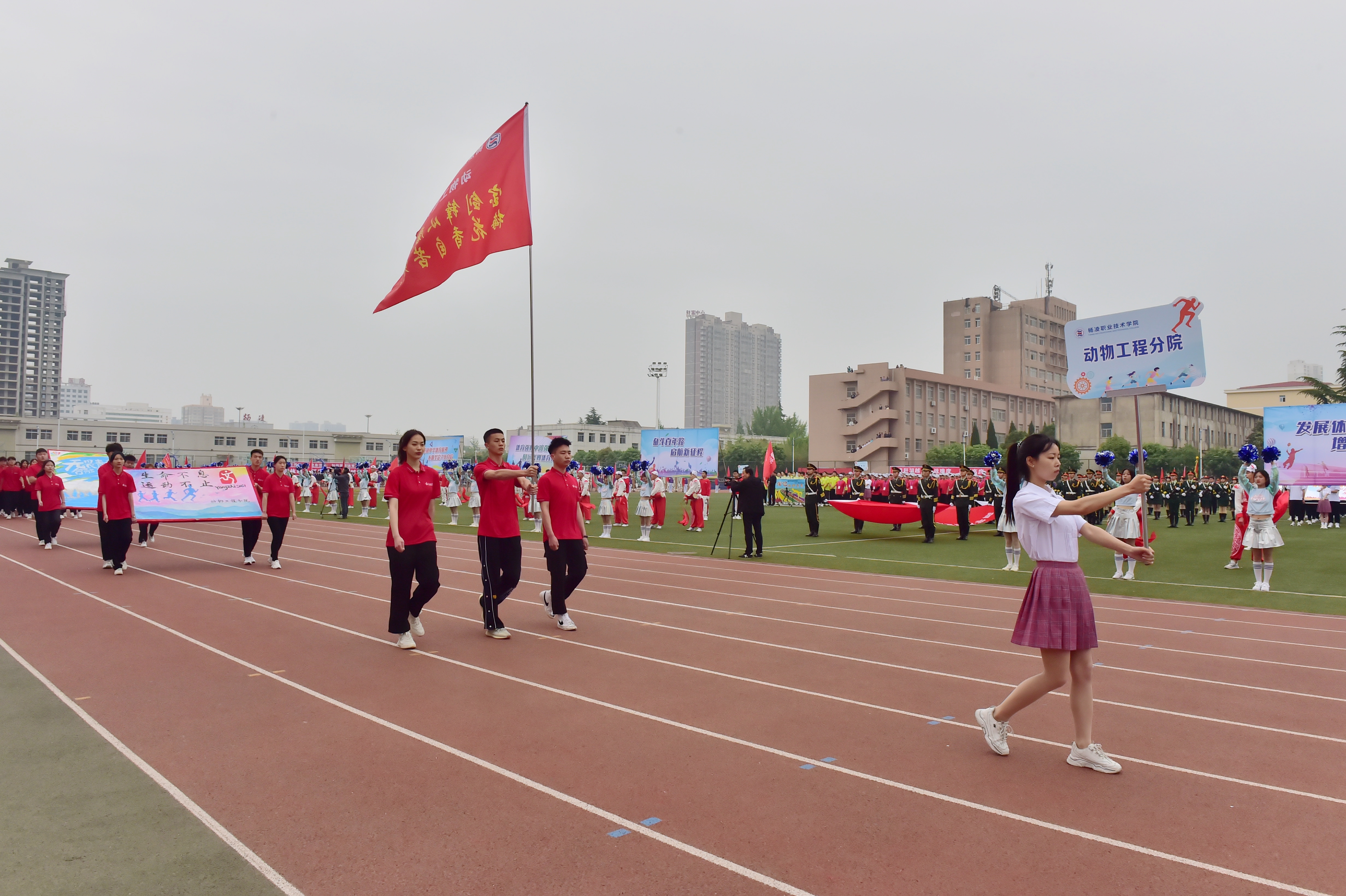 我院舉行2021年春季田徑運(yùn)動(dòng)會(huì)，激情燃燒的青春盛宴