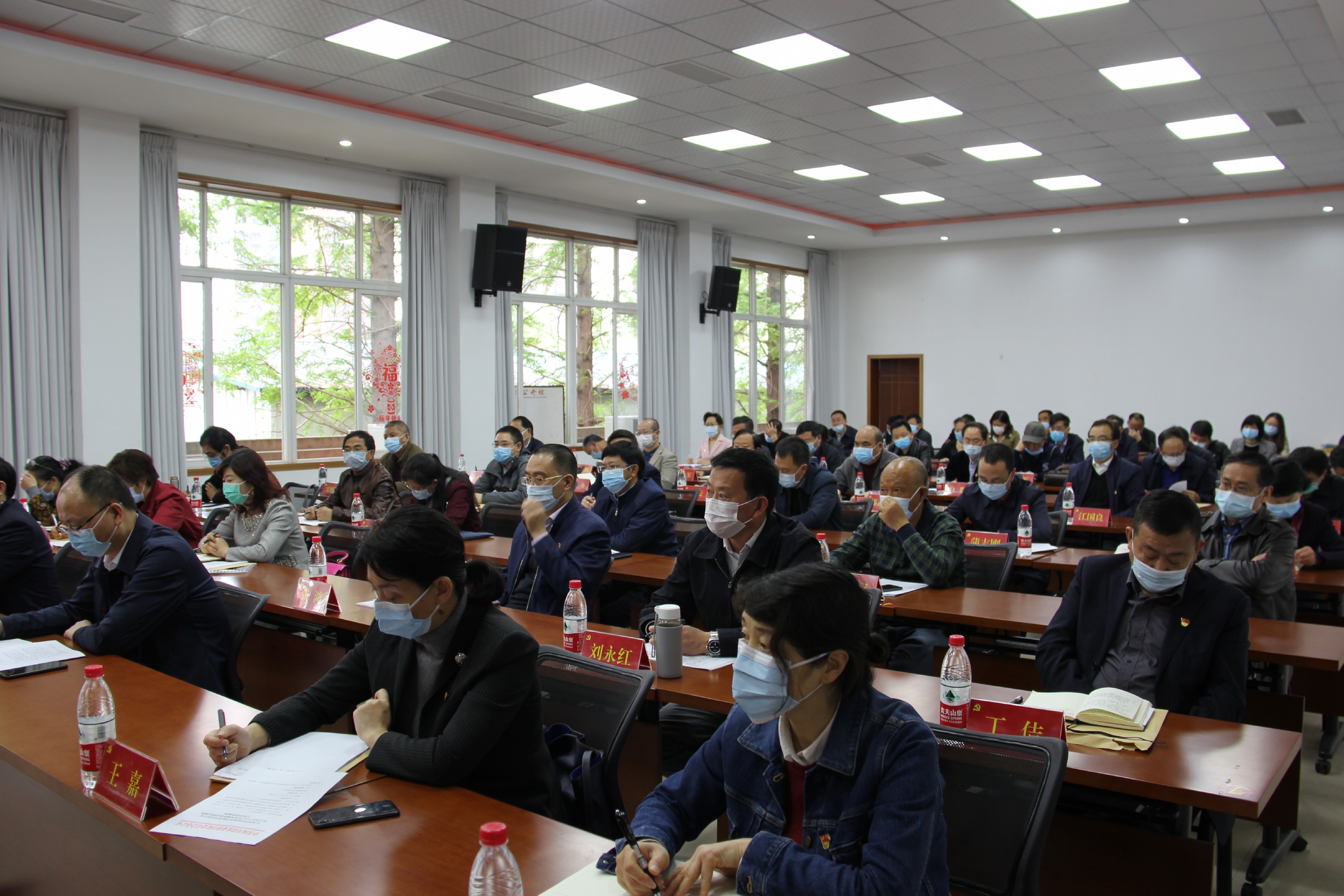 我院召開全面從嚴治黨與黨風廉政建設工作會議，聚焦新時代要求，深化黨建引領發(fā)展