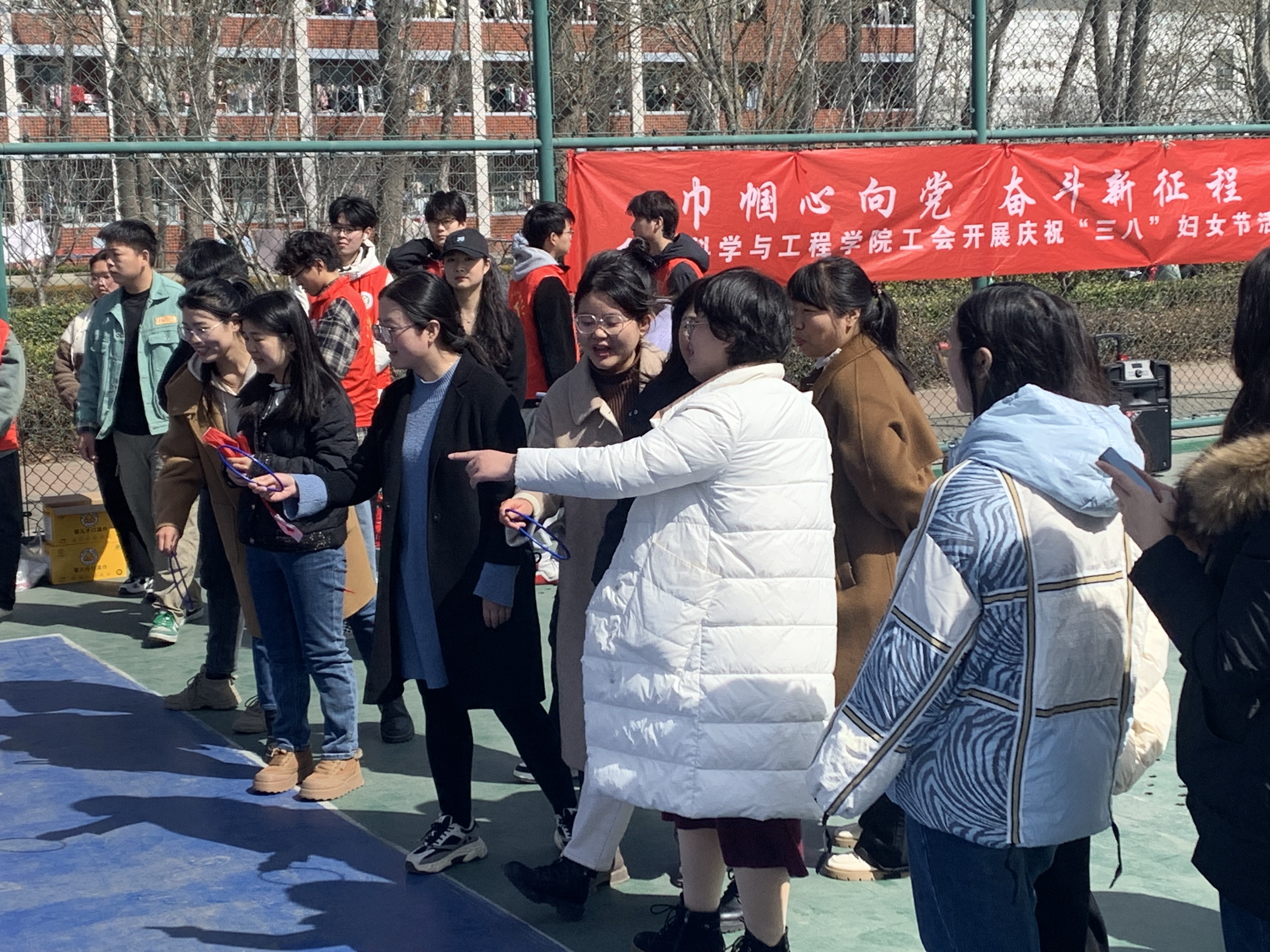 孟津學校工會舉辦三八婦女節(jié)慶?；顒?，守護健康之美，傳遞春日溫情