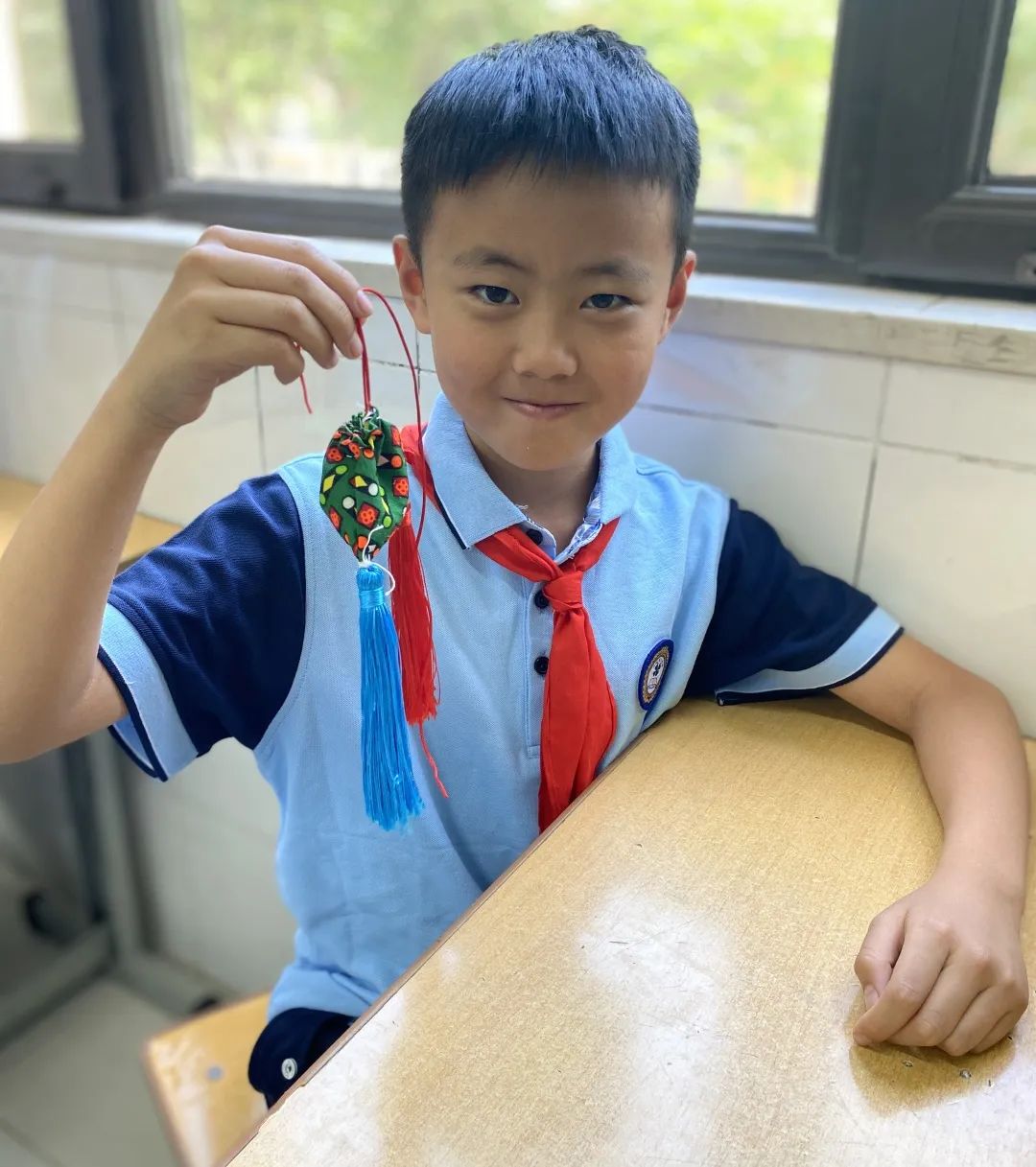 孟津學校三年級馨香童年活動，巧手童心制作香囊紀實