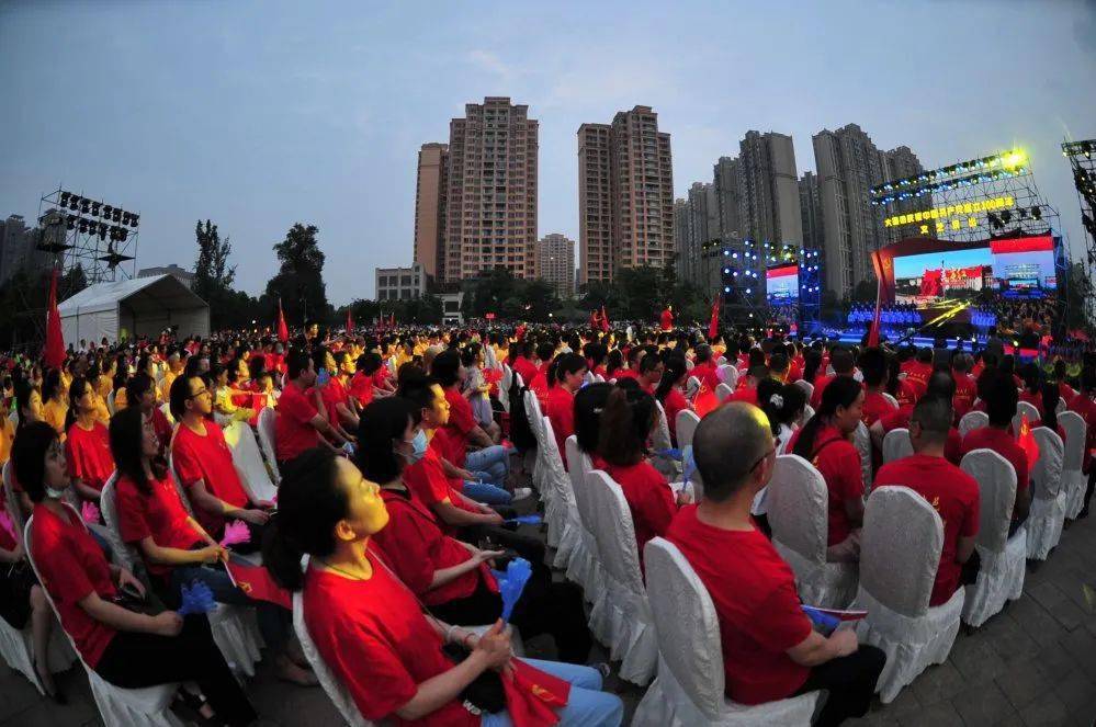 孟津?qū)W校學(xué)生合唱團(tuán)在京彩有你文藝匯演中展現(xiàn)閃耀風(fēng)采