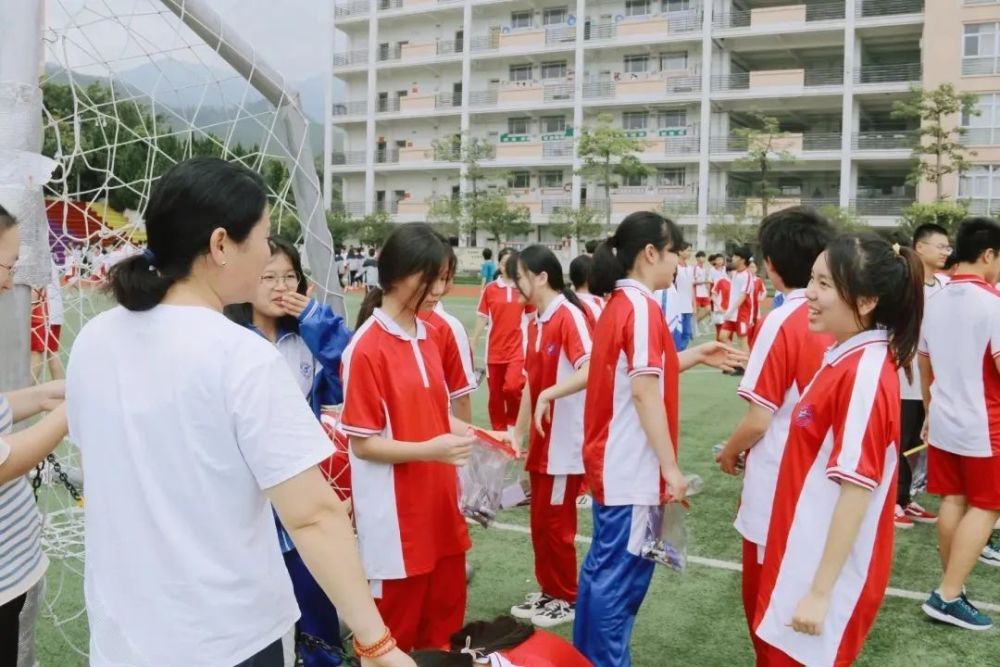 孟津?qū)W校小學(xué)部開展勇立潮頭活動，培養(yǎng)小學(xué)生科學(xué)家精神