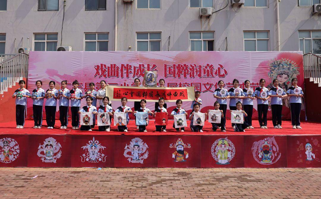孟津?qū)W校藝術(shù)團(tuán)學(xué)生攜手全國小朋友共慶六一歡樂時(shí)光